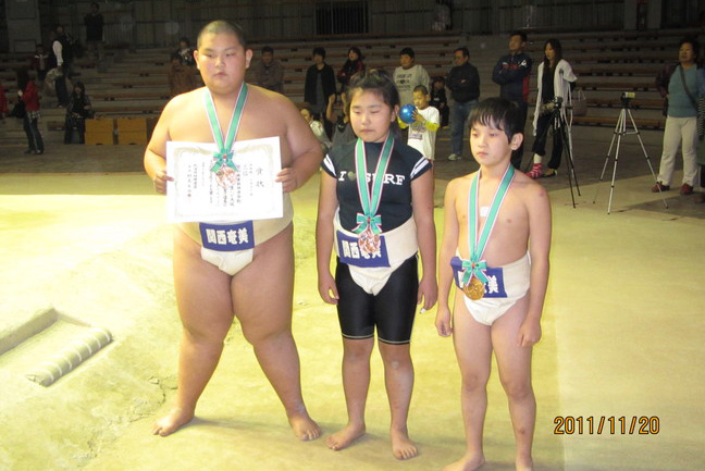 小学生団体3位　関西奄美相撲連盟チーム