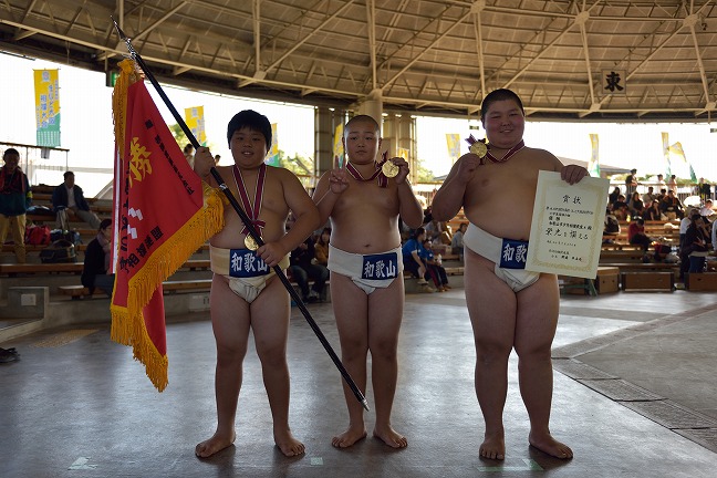 小学生団体優勝　和歌山市少年相撲教室　Aチーム